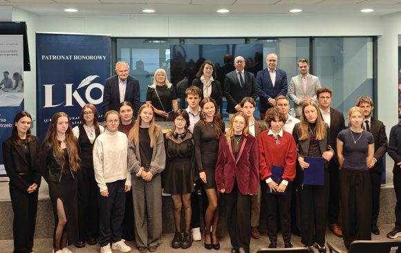 stypendyści z Prezesem i Radą Fundacji SEKA